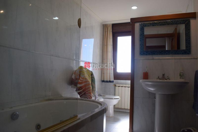 Foto 5a195c5e-a056-40ee-bc81-2b24c43c76c1. Casa amb calefacció aparcament a Baña (A)