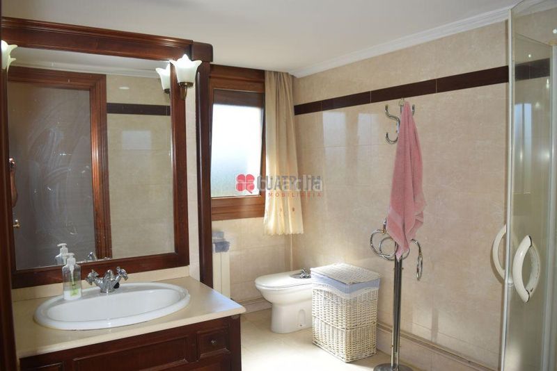 Foto b16fcf5a-7e7c-4d0b-b679-3facb1e746be. Casa amb calefacció aparcament a Baña (A)