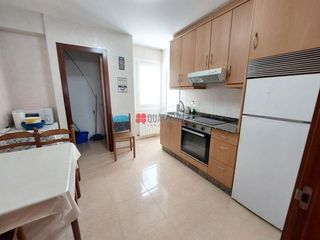 Affitto Appartamento in Ensanche - Sar. Alquiler a estudiantes. 3 habitaciones