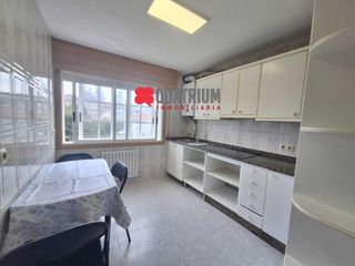 Miete Etagenwohnung  Rúa do pombal. Se alquila piso para estudiantes