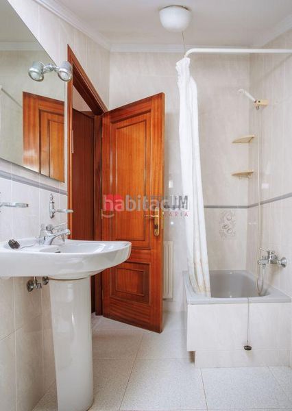 Foto a347e52b-df02-4221-9dd2-f11d4e477f35. Casa amb calefacció a Olveira Ribeira
