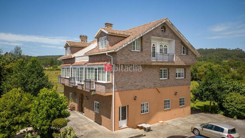 Foto a579bbdc-7cf0-4ba6-875d-72a874a1e87c. Casa amb calefacció a Olveira Ribeira