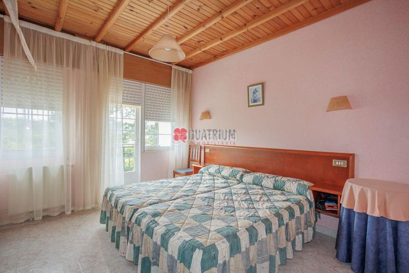 Foto d829f696-36c9-4420-a5d8-6456e3eb18cc. Casa amb calefacció a Olveira Ribeira