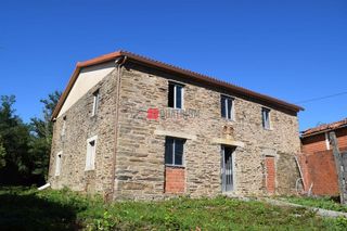 Maison  Cimadevila. Casa para reformar con finca de más de 500 m en cimadevila, tour