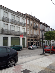 Maison jumelée à Negreira. Casa señorial ubicada en el centro de negreira con diferentes po