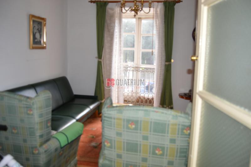 Foto 2ee8c123-a394-4c25-9212-3c48cbc0d746. Casa adosada en Casco Histórico Santiago de Compostela