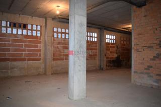 Lloguer Local Comercial a Lalín. Local comercial con muy buena ubicación, cerca del ayuntamiento,