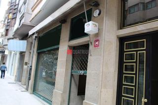 Location Local commercial à Ensanche - Sar. Local acondicionado en primera línea comercial en la zona nueva