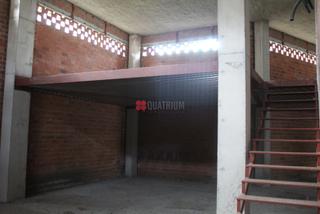 Lloguer Local Comercial  Rúa de josé antonio souto paz. Se alquila local en obra con doble altura ubicado en la zona del