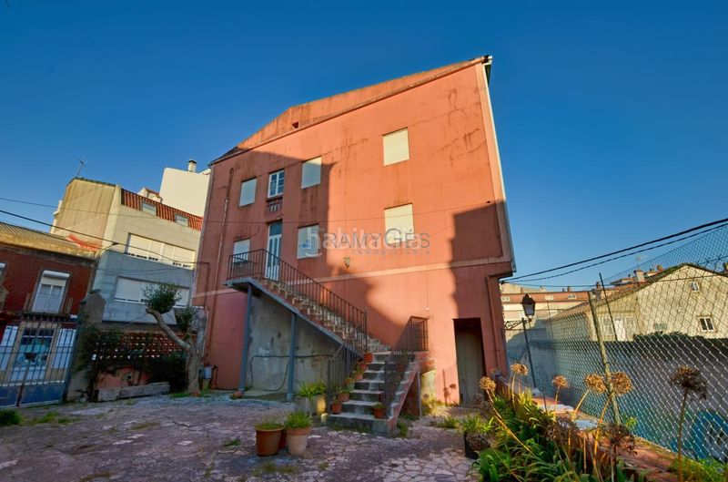 Foto 09fb64c8-6129-47fa-8b6e-e407c193e061. Edificio in Guarda (A)