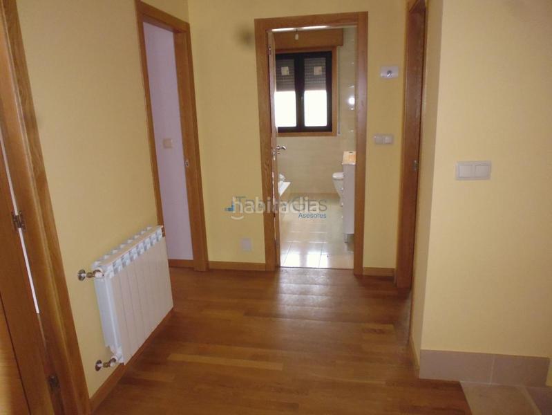 Foto 296156e1-3c0a-4d49-ae82-2eeadaaf7250. Casa aparellada amb calefacció aparcament a Baiona