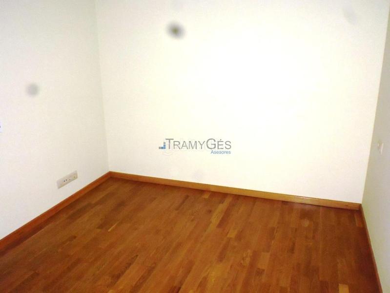 Foto 32591177-e4d1-41f3-9873-d4f7643e5a66. Casa aparellada amb calefacció aparcament a Baiona