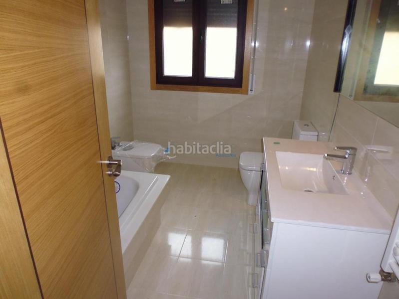 Foto 3a720fc3-ef5e-465d-8489-928171b3a2fc. Casa aparellada amb calefacció aparcament a Baiona