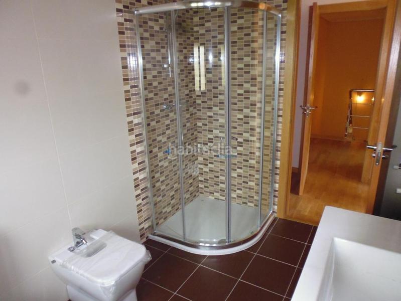 Foto 48642fcf-a07a-4f0a-ad84-e8c5a3ca9dff. Casa aparellada amb calefacció aparcament a Baiona