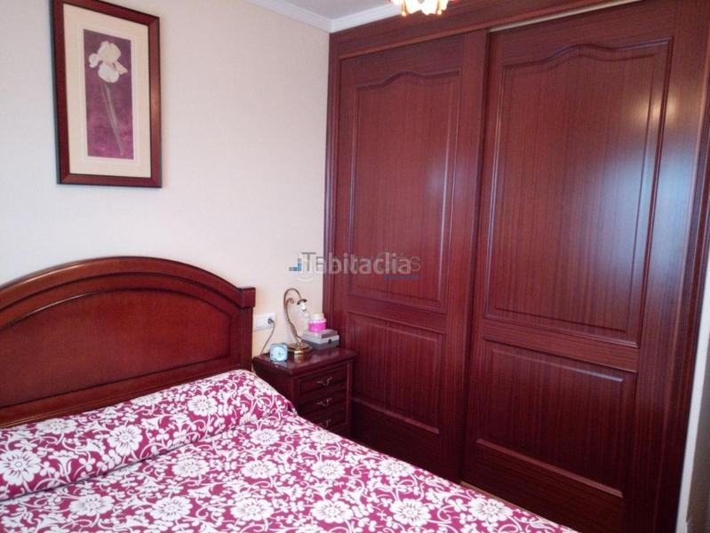 Foto 4985e779-2448-43d3-b40d-37b20018add0. Casa adossada amb calefacció aparcament a Navia Vigo