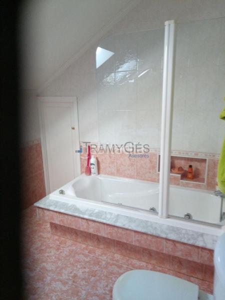 Foto c66740b3-0ee4-4c98-b819-d91f18d6af62. Casa bifamiliare con riscaldamento parcheggio in Navia Vigo