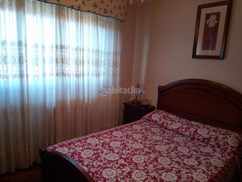 Foto 87fadd8c-5918-4360-a9d7-b57a3eed89d5. Casa pareada en Navia Vigo