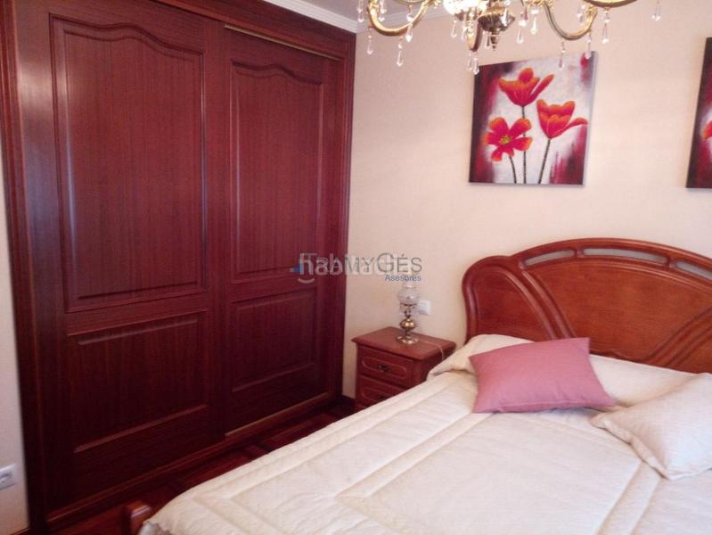 Foto fc1117a8-bc05-419a-afe6-fb7c47a983b5. Casa pareada en Navia Vigo