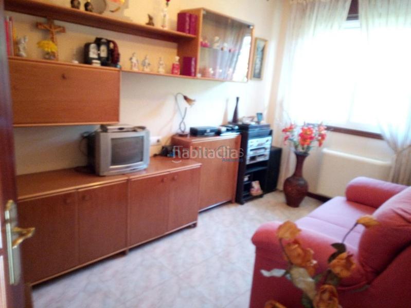 Foto 88ca5f93-bb26-4dc5-ad5d-fe3fb8001066. Semi detached house with heating parking in Navia Vigo