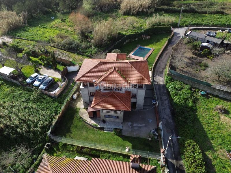 Foto c60b1b8b-2cbb-4ef2-a2ae-b63a9905bcd4. Chalet en Moaña