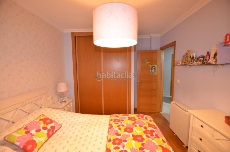 Foto 06c18114-0d66-4525-88ec-7391f53d6d7d. Casa aparellada amb calefacció aparcament a Darbo Cangas