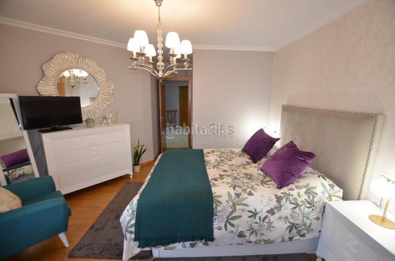 Foto 0b0de52e-7d9c-491b-a92b-706a38af9bbd. Casa aparellada amb calefacció aparcament a Darbo Cangas