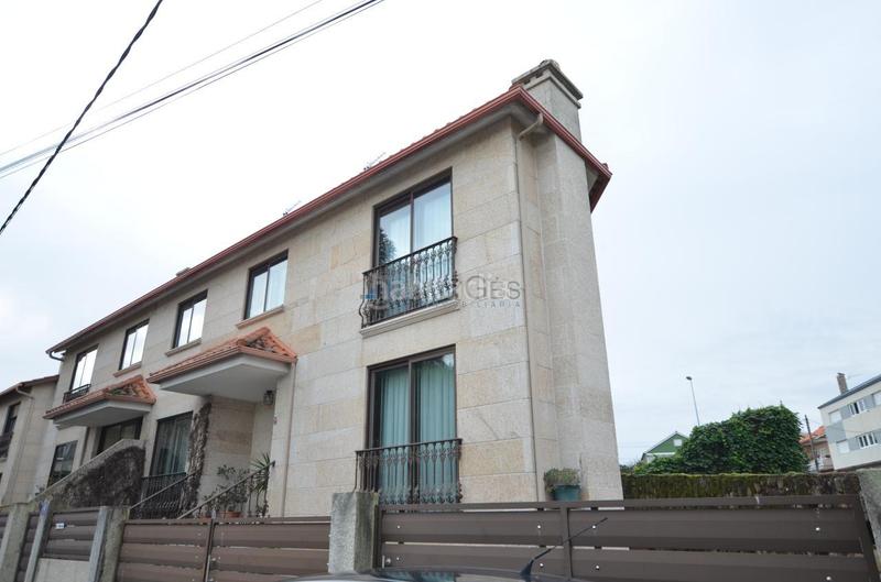 Foto 40f5e356-690e-4b9c-8cc2-b181ed23f64f. Casa aparellada amb calefacció aparcament a Darbo Cangas