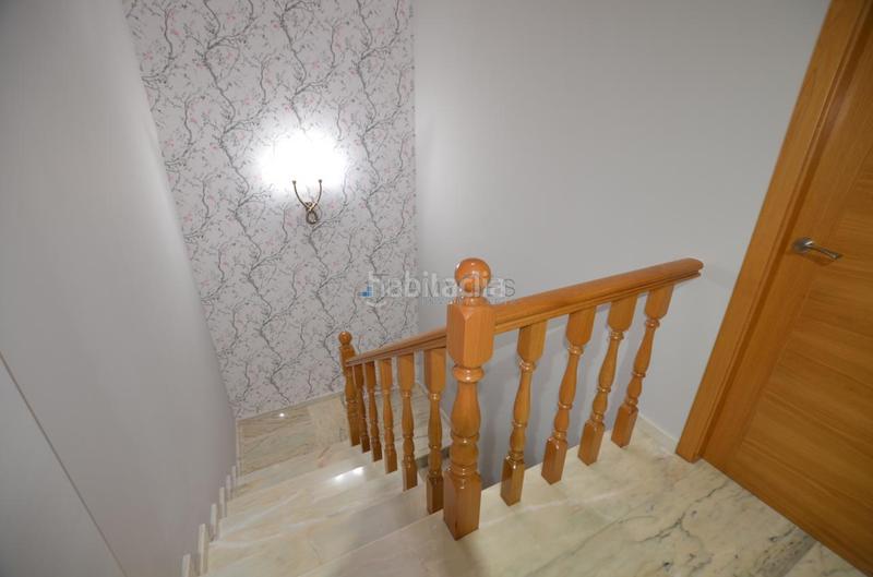 Foto 55a372b4-e927-43fd-b125-fd68073b27eb. Casa aparellada amb calefacció aparcament a Darbo Cangas