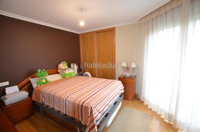 Foto 9e3160e7-277a-486d-815d-791bf67937a8. Casa aparellada amb calefacció aparcament a Darbo Cangas