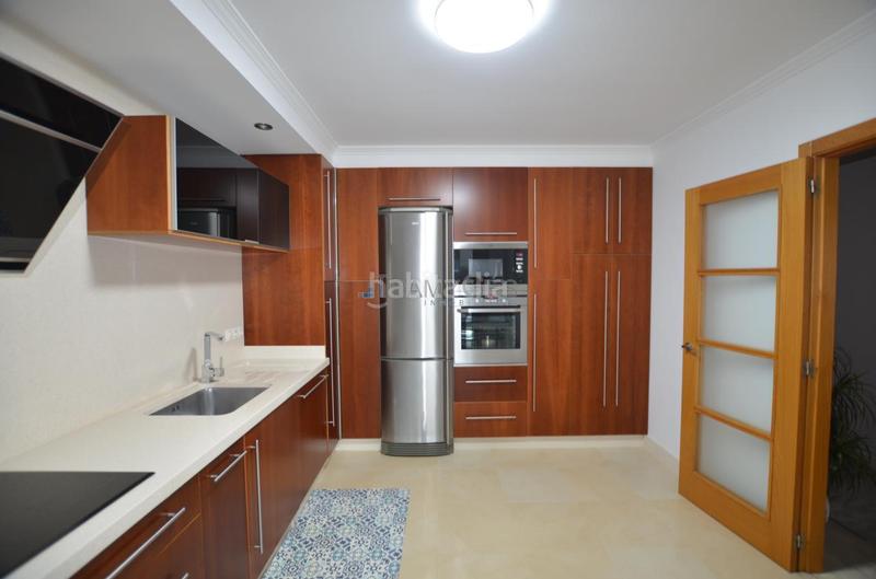 Foto ce78cc8f-4bb5-4a0a-b13c-55ea8b1aafb5. Casa aparellada amb calefacció aparcament a Darbo Cangas