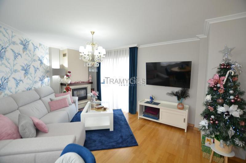 Foto 07aa3a54-4987-4a20-bd95-51310dfe077f. Casa pareada en Darbo Cangas