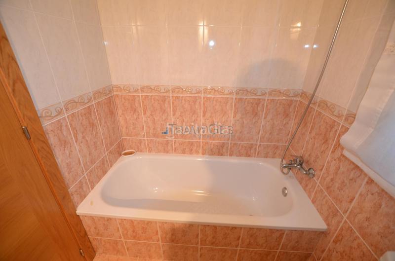 Foto 0e313aec-ba17-418f-82ed-c1c526410326. Casa pareada en Darbo Cangas