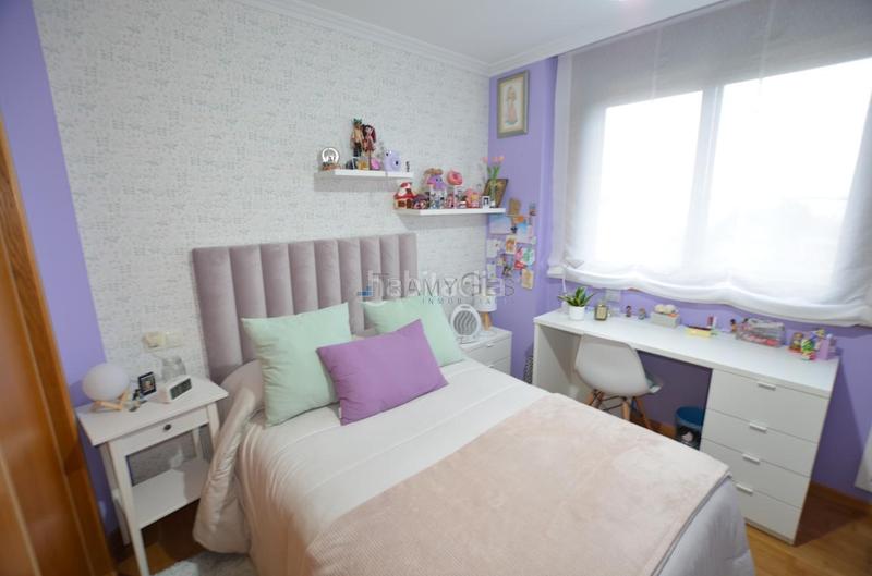 Foto 180f80a6-199d-4943-bedc-34a46ea6c8a8. Casa pareada en Darbo Cangas