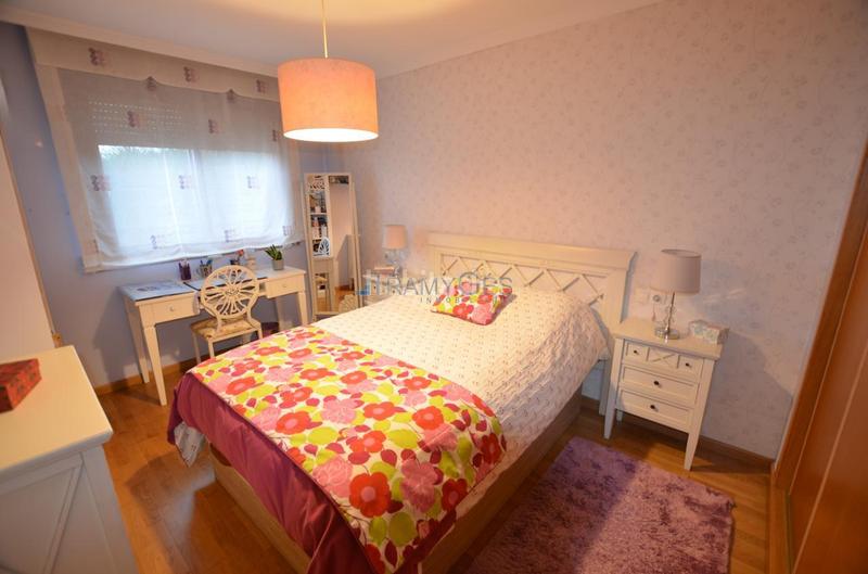 Foto bdd1ec5c-b83e-4cf1-b38e-ec049c5eb39d. Casa pareada en Darbo Cangas