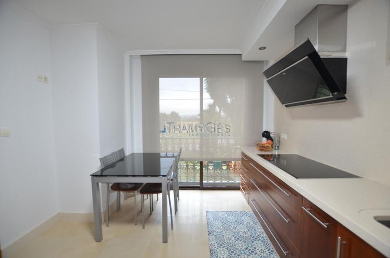 Foto c17254ac-260b-429e-a02f-7ca3533b7a2d. Casa pareada en Darbo Cangas