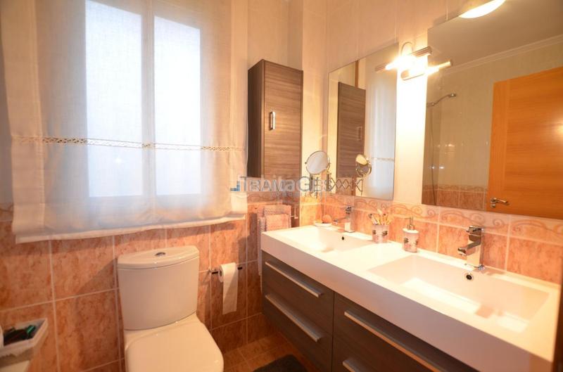 Foto e70d9075-59f5-4e70-abb8-323fe6547bb8. Casa pareada en Darbo Cangas