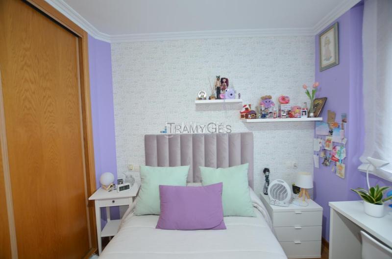 Foto dc88a689-ad53-4023-bcf4-a9396cfd3cc9. Doppelhaus mit heizung parking in Darbo Cangas