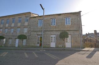 Casa aparellada  Constitucion
