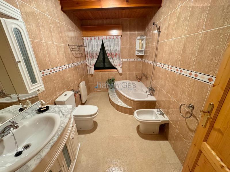 Foto 2acc8641-1c83-4d1c-a83c-2f4b8f713130. Chalet en Redondela