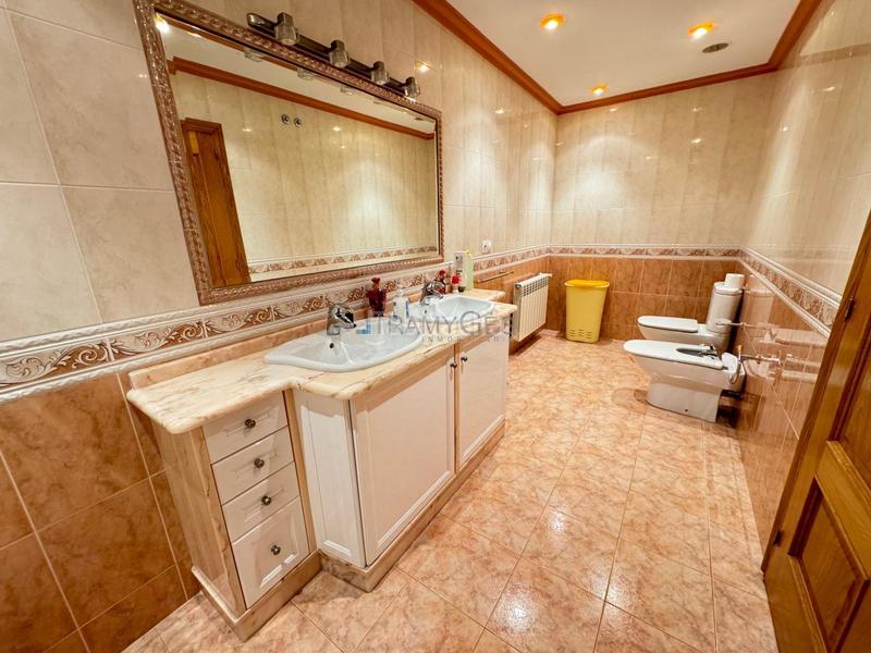 Foto 402884a1-82f2-48a7-aa11-caf1be4521d0. Chalet with heating parking in Sobradelo Vilagarcía de Arousa