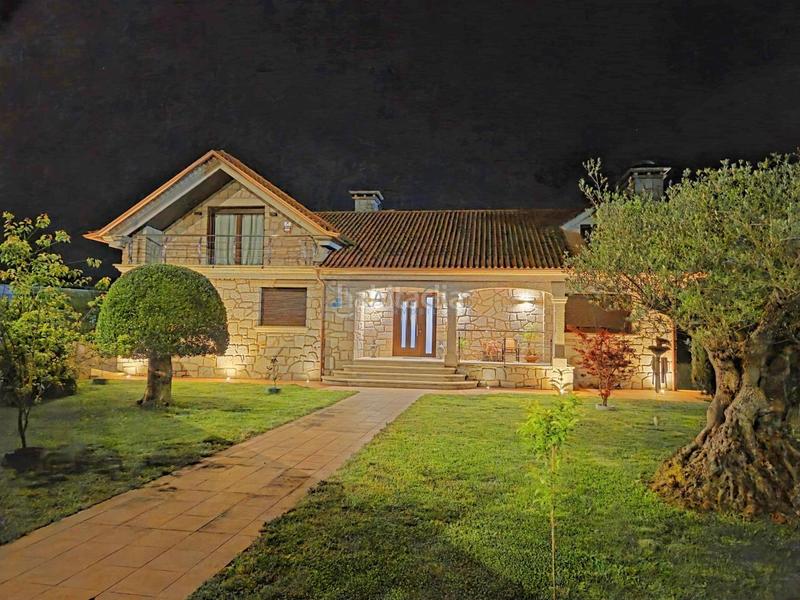 Foto 8dc6514b-003c-48cc-b555-535f1eff8e72. Chalet mit heizung parking pool in Rosal (O)