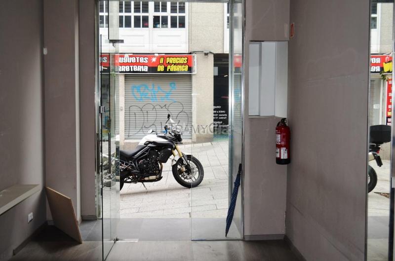 Foto f946d150-1c4a-46d0-8b9d-08e957632daf. Location local commercial dans Plaza España - Corte Inglés Vigo