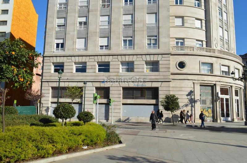 Foto dc0fddf3-ada2-468d-a35f-2ebde801444c. Locale commerciale in O Castro Vigo