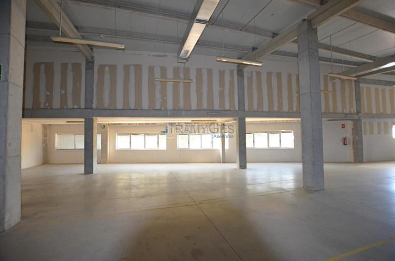 Foto 314137b1-7444-4b3f-ac05-0293c7468cea. Fabrikhalle in Valadares - Beade Vigo