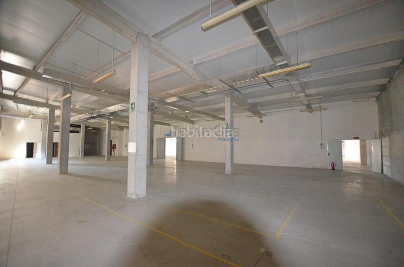 Foto 4fc36ec4-a560-4d00-a6d0-5f606dd866c7. Fabrikhalle in Valadares - Beade Vigo