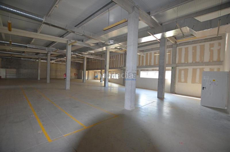 Foto 6c6c4dd5-0df6-436c-9604-d3ba0f6d3bf6. Nave industrial en Valadares - Beade Vigo