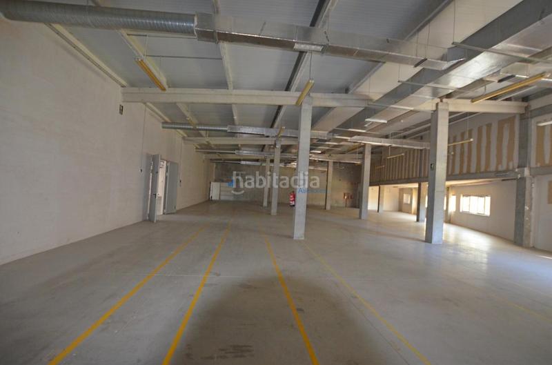 Foto a9494f79-fe25-4cf6-aa06-a26ebb60c5a3. Nave industrial en Valadares - Beade Vigo