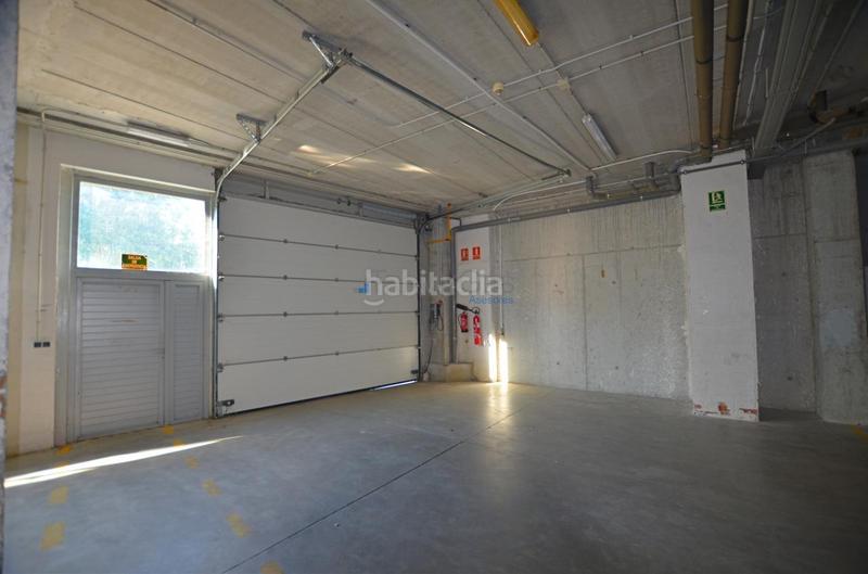 Foto addd157d-5e33-4366-bc37-07cc8fcc1646. Nave industrial en Valadares - Beade Vigo