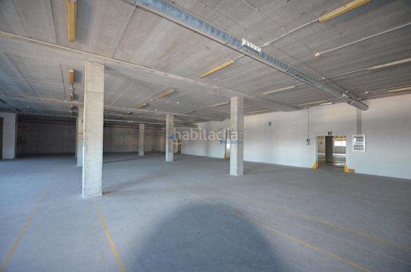 Foto ca9845c3-9215-4b9d-addb-72acf5885e2b. Nave industrial en Valadares - Beade Vigo