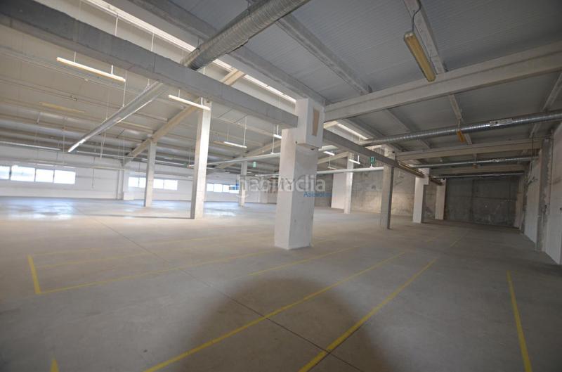 Foto cc630b54-bcc5-42a7-8f21-a4601705bdb6. Nave industrial en Valadares - Beade Vigo